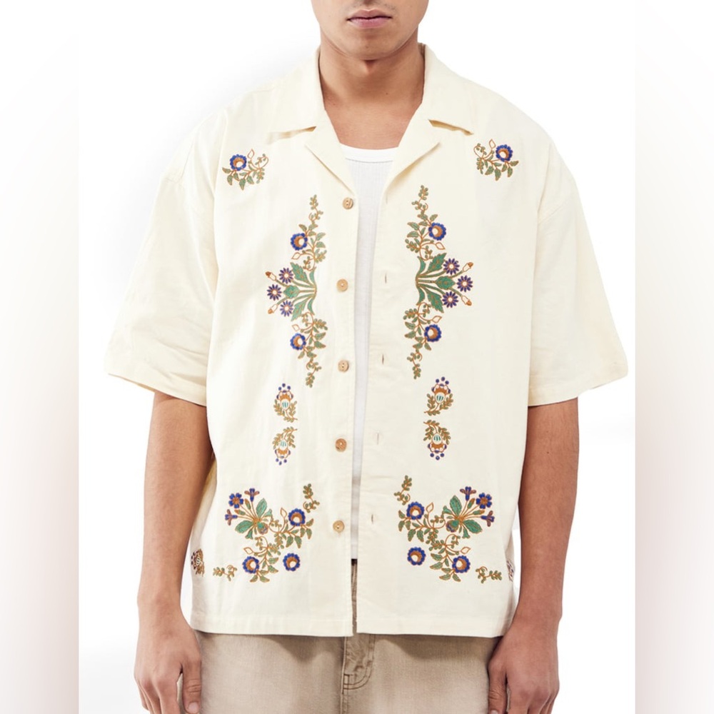 BDG Urban Outfitters Embroidered Mens
Button Up Shirt - Large